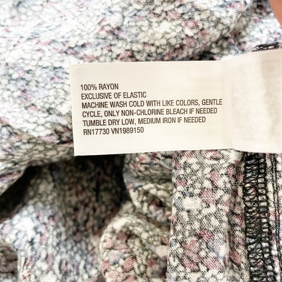 Universal Thread Women's Floral Blue Burgundy Button Front Blouse Size L - Picture 6 of 6